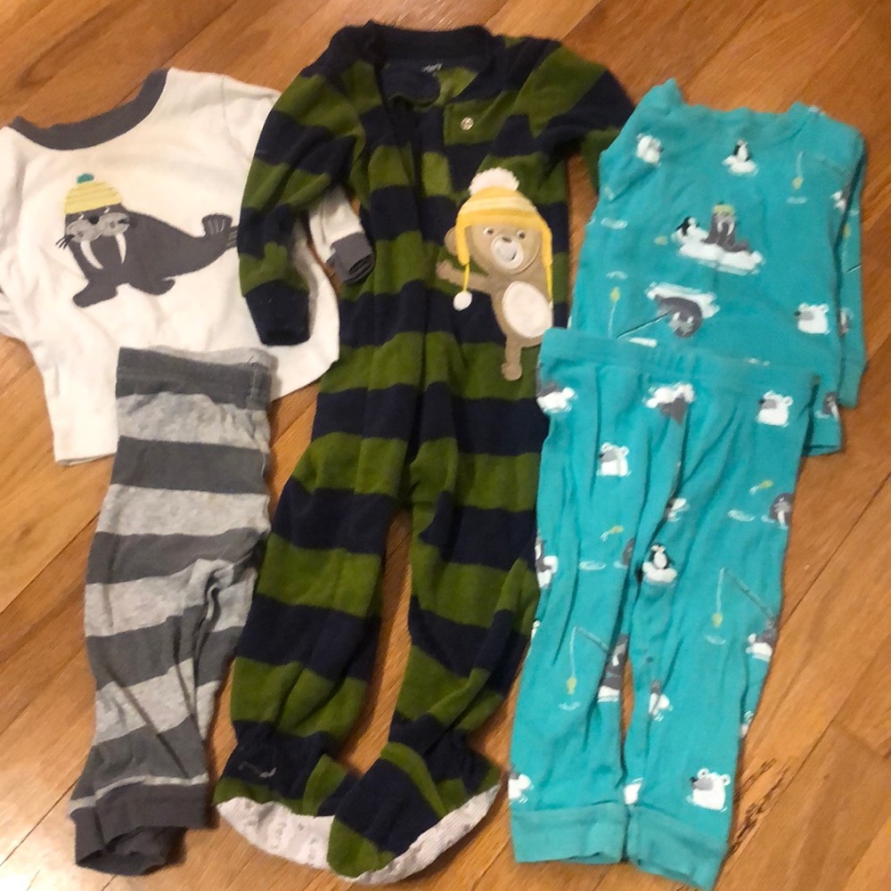❣️5for$20❣️ 12 mos lot bundle of Carter’s pjs